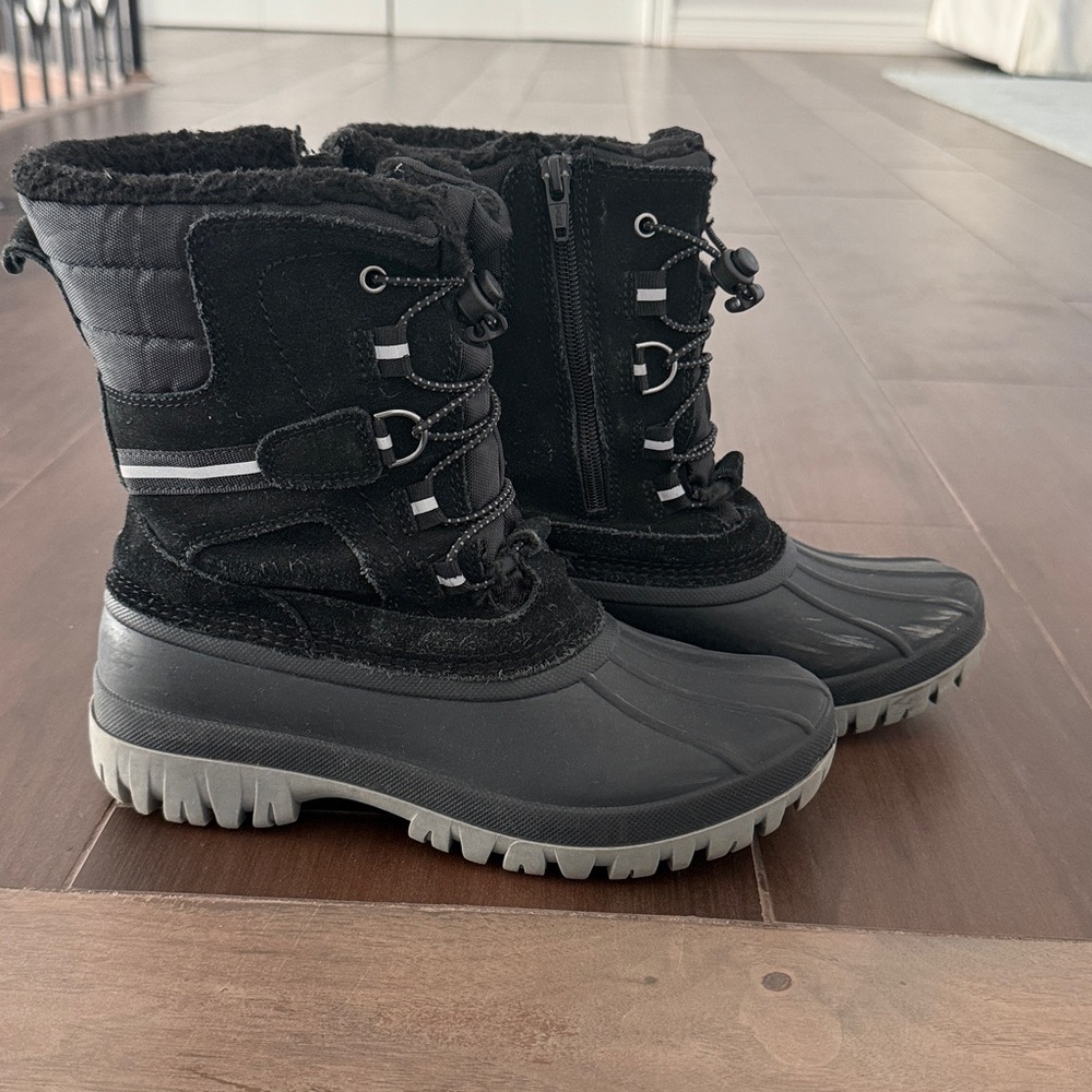 Lands’ End Black and Gray Winter Boots - Picture 2 of 8